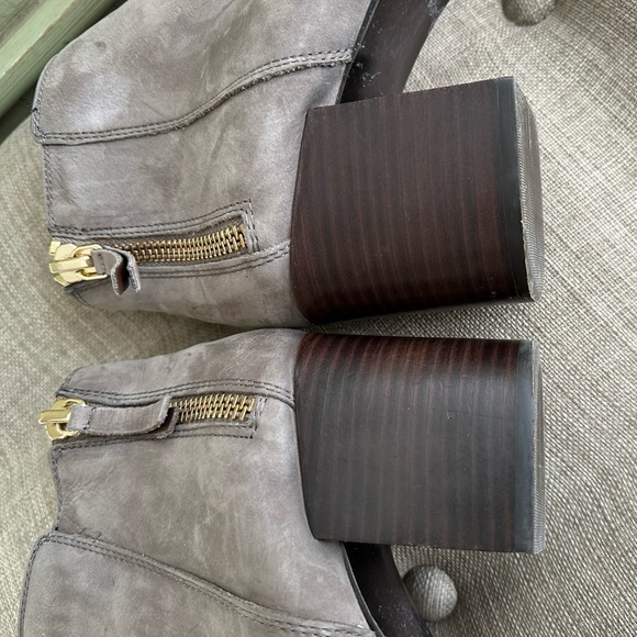 Aldo taupe/grey suede(genuine) booties. Worn once. Excellent condition. Size 9 - Picture 5 of 9